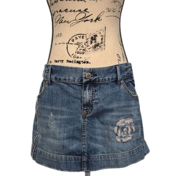 Old Navy Y2K Low Rise Denim Jean Skirt 12 Special Edition Mini Pink Floral Patch - Picture 1 of 10